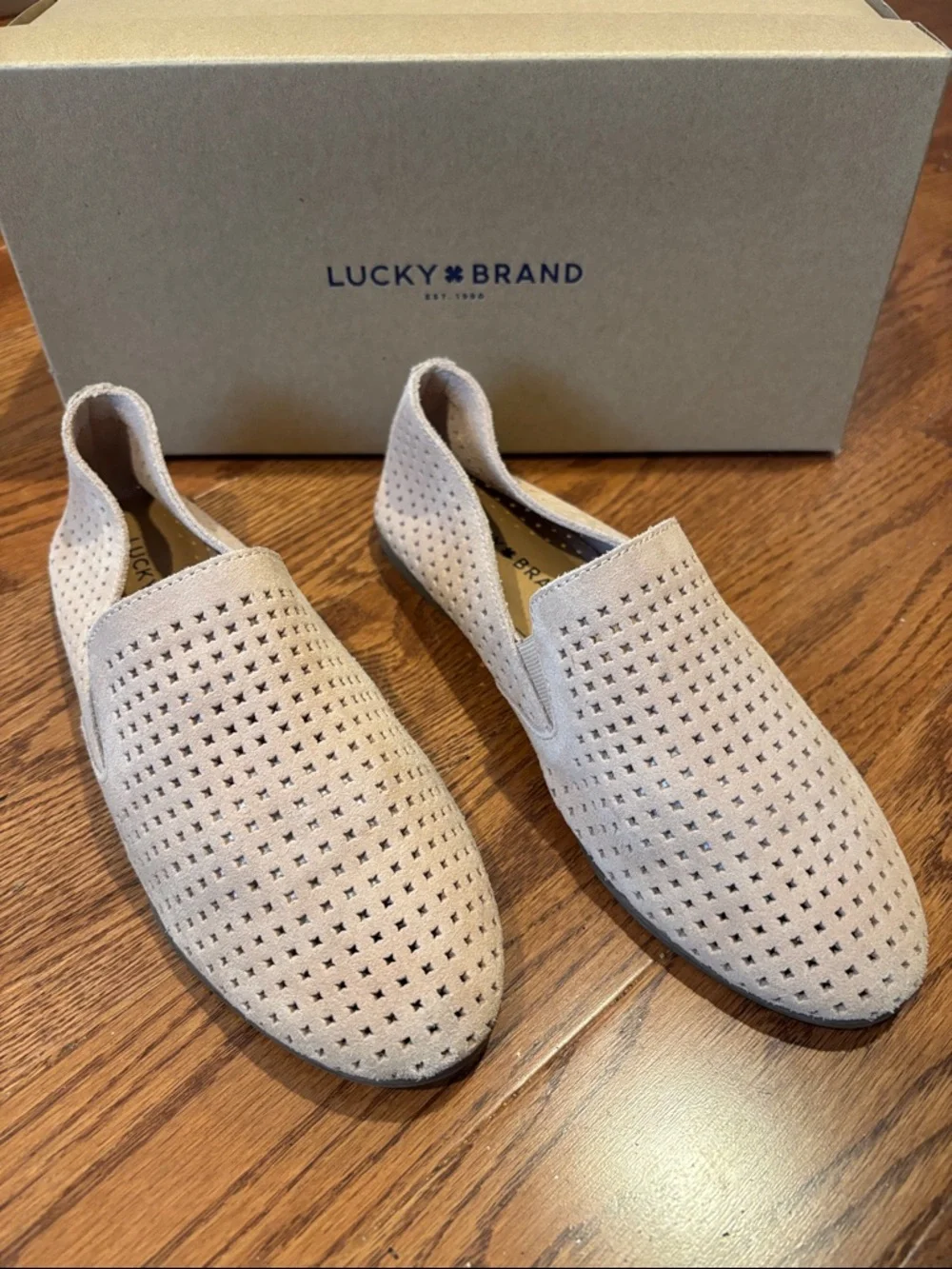 Lucky Brand Women’s Light pink Perforated Slip-On Loafers - Picture 1 of 3